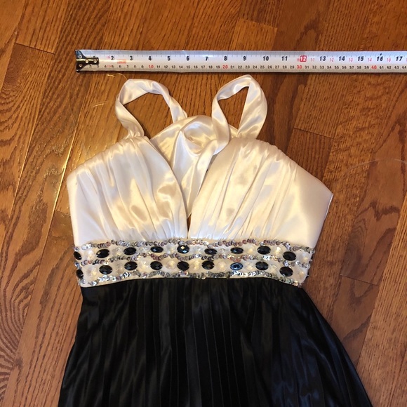 Stunning Black & white dress with rhinestone - Picture 2 of 7